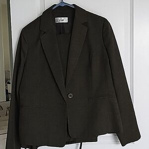 LE Suit, green, size 14 pants and blazer